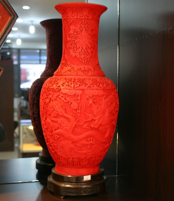 批發(fā)采購漆器工藝品-揚州漆器 雕漆龍花瓶 紅木座 商務(wù)禮品 家居裝飾品 精美工藝